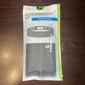 NWT Flipbelt with zipper